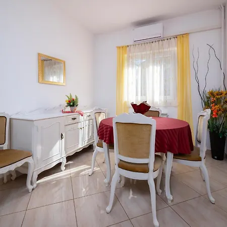 Apartamento Jenny Br 1 *